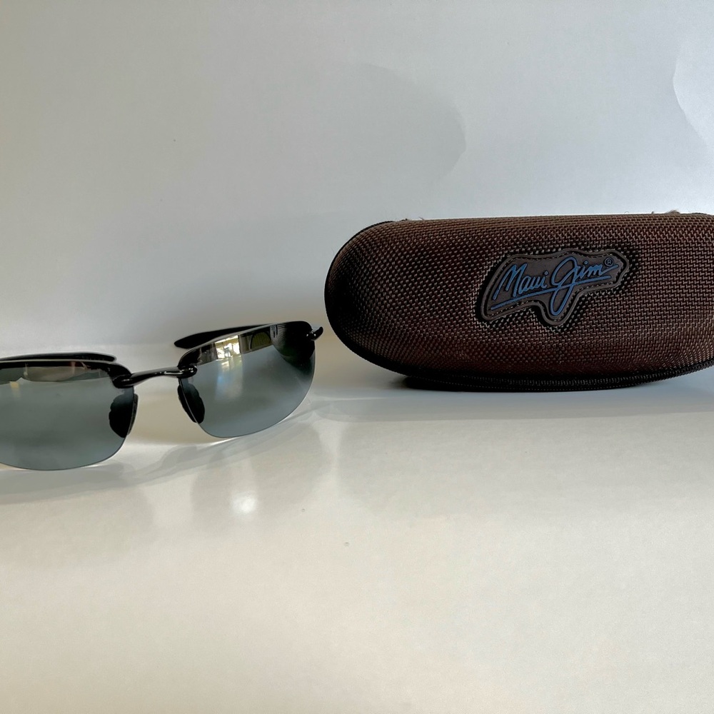 Maui Jim Black Sunglasses with Brown Case
